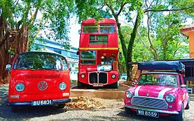 Pd London Bus Retro Villlage Holiday Home